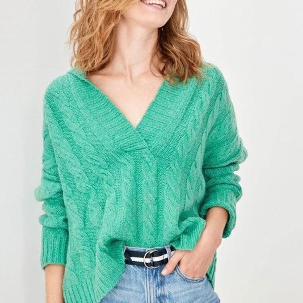 American Eagle cableknit green cropped hooded sweater